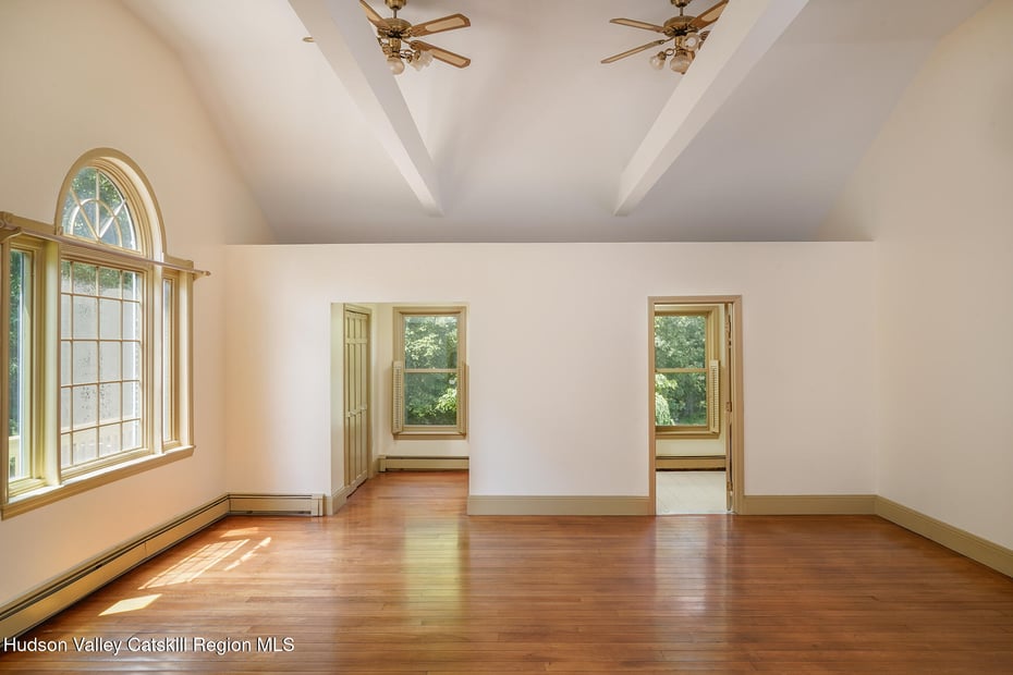 291 Hennett Road Photo 16
