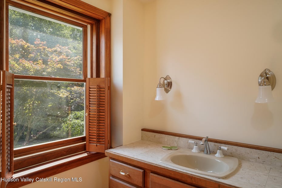 291 Hennett Road Photo 20