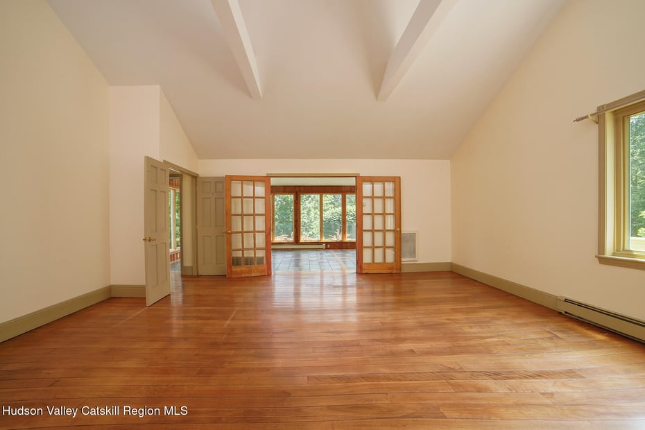 291 Hennett Road Photo 15