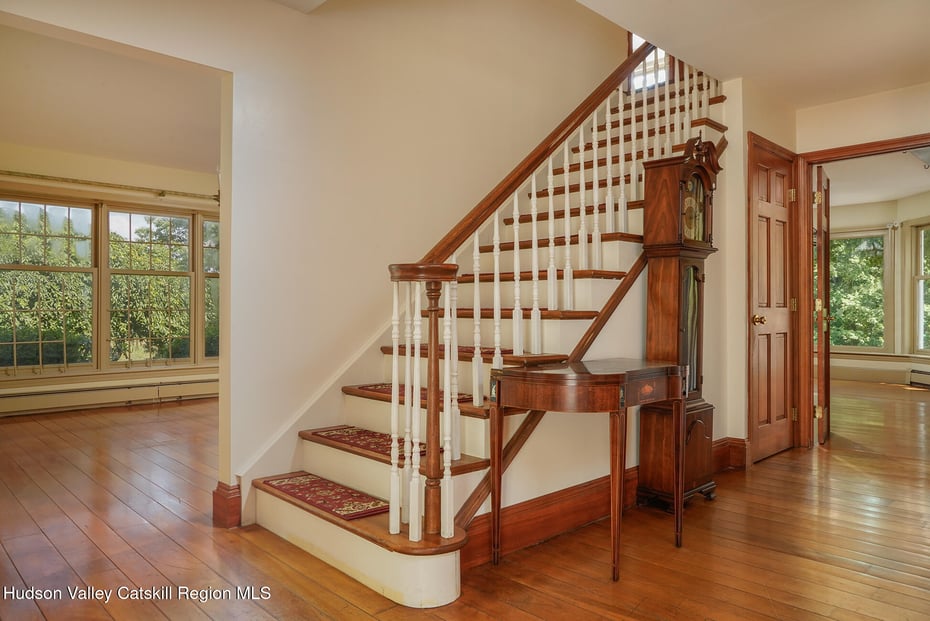 291 Hennett Road Photo 8