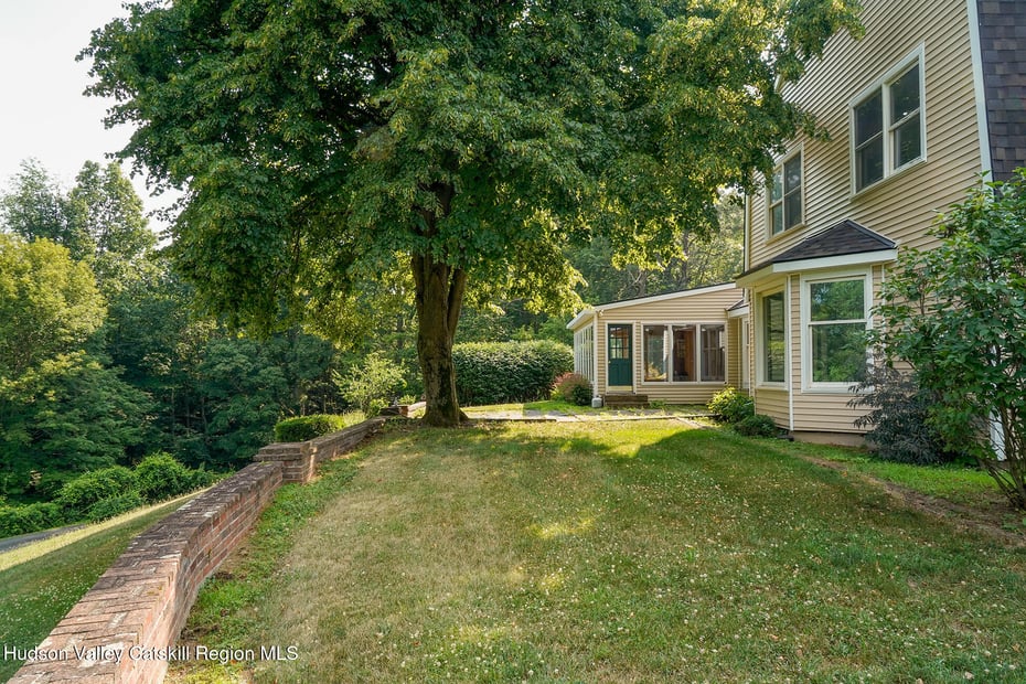 291 Hennett Road Photo 5