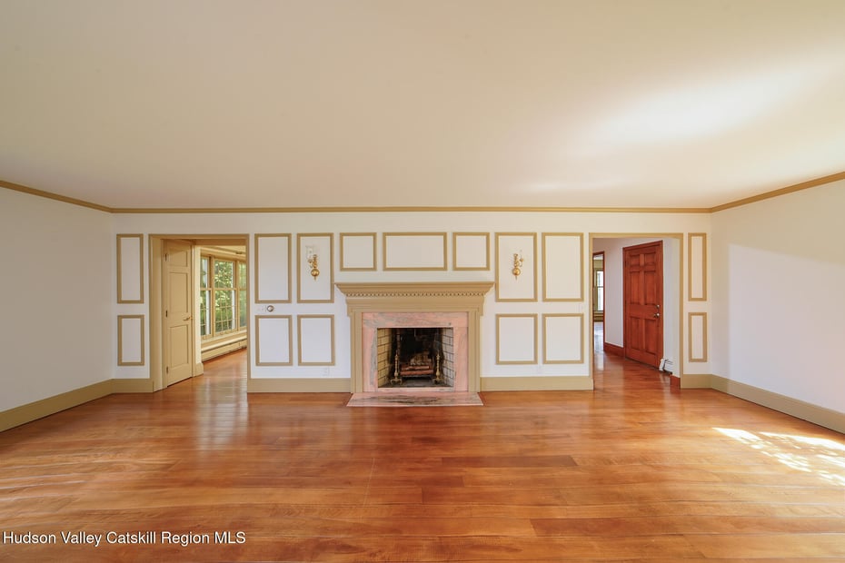 291 Hennett Road Photo 9