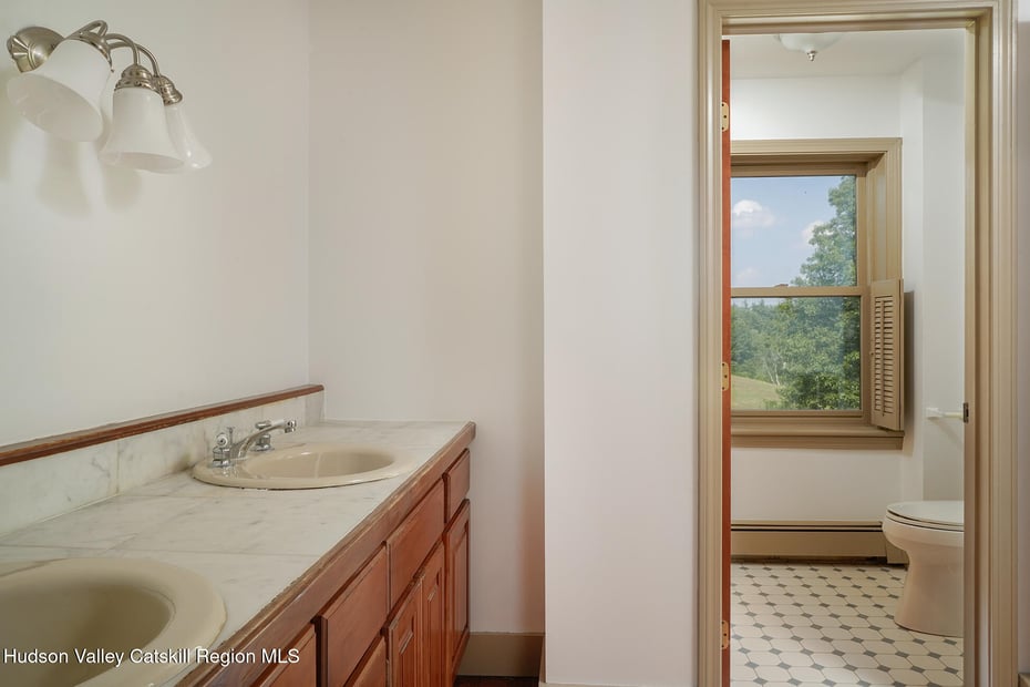 291 Hennett Road Photo 18