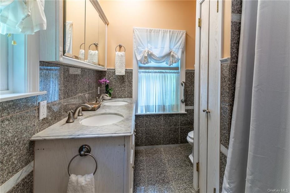 614 Bedford Road Photo 12