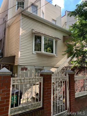 2048 Blackrock Avenue Photo 1