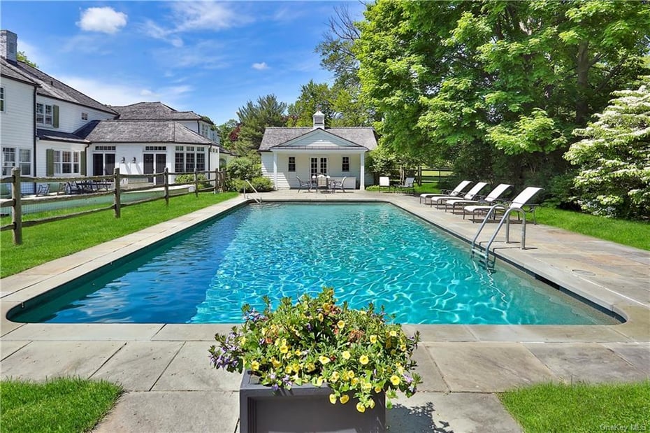 25 Westerleigh Road Photo 1