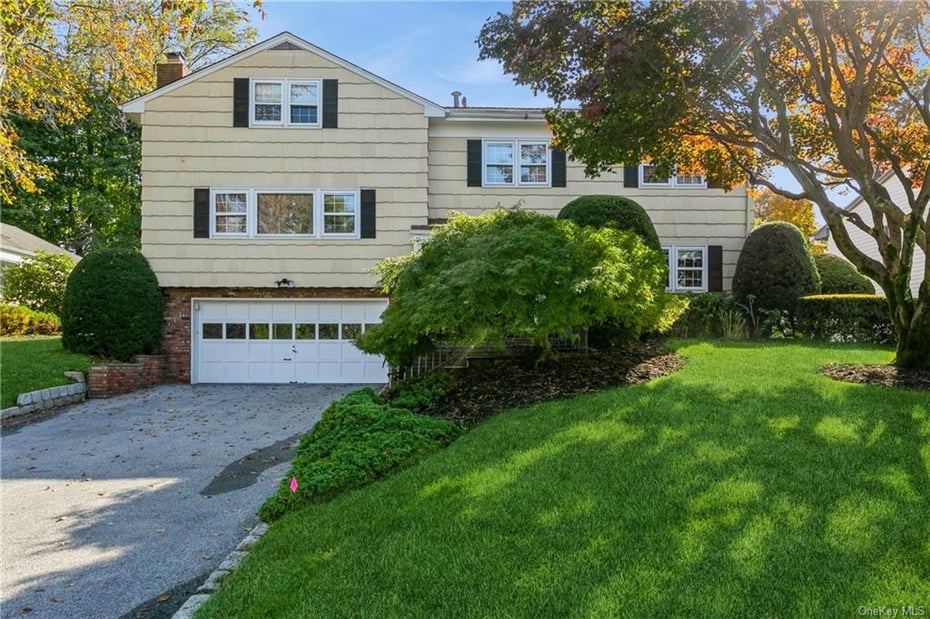 629 Shore Acres Drive Photo 1