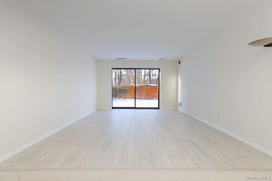 37 Bronxville Glen Drive  #Bldg 5, Unit 1 Photo 6