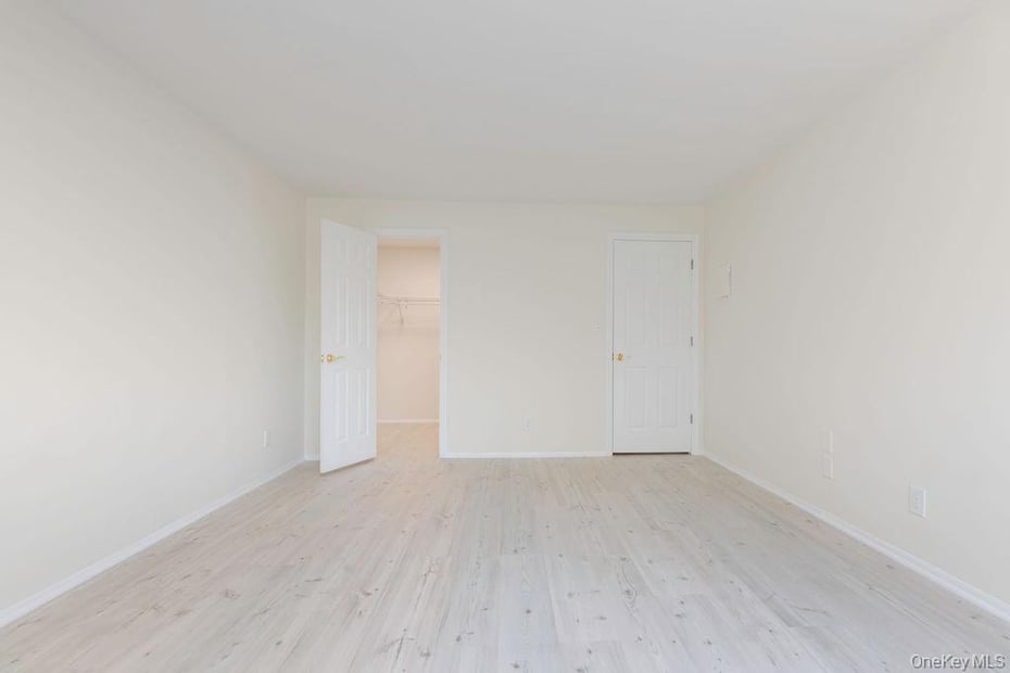 37 Bronxville Glen Drive  #Bldg 5, Unit 1 Photo 15