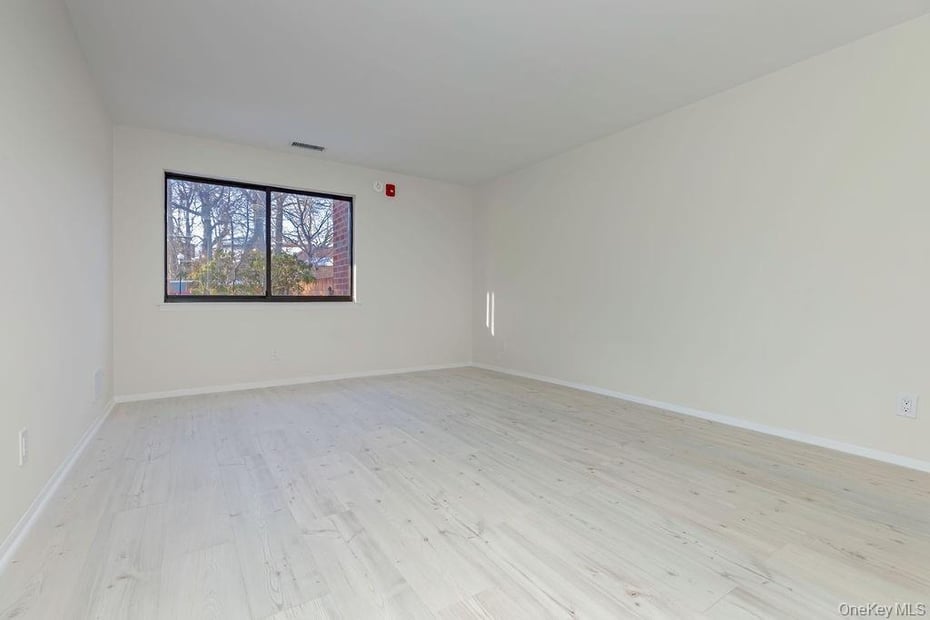 37 Bronxville Glen Drive  #Bldg 5, Unit 1 Photo 17