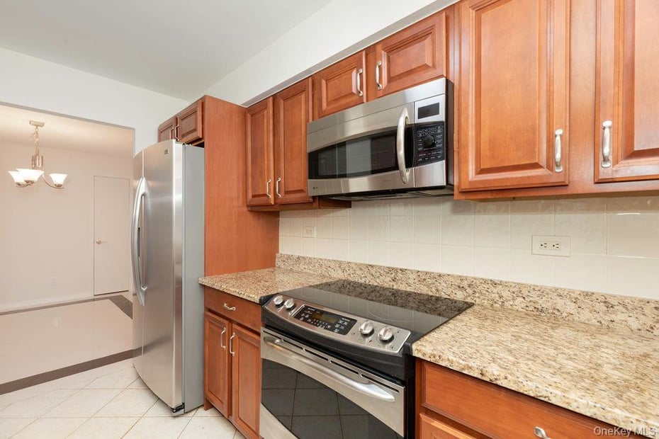 37 Bronxville Glen Drive  #Bldg 5, Unit 1 Photo 12