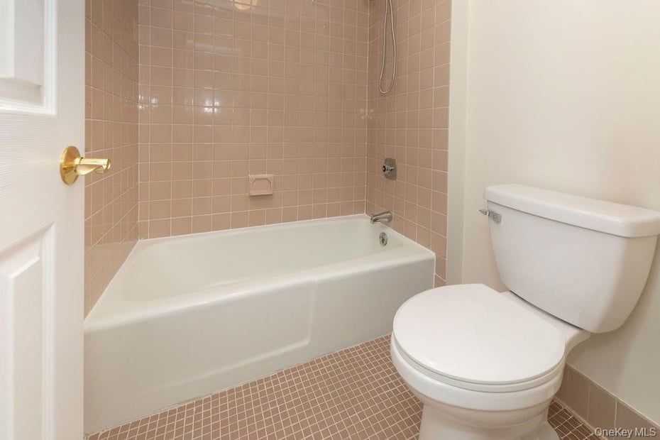 37 Bronxville Glen Drive  #Bldg 5, Unit 1 Photo 21