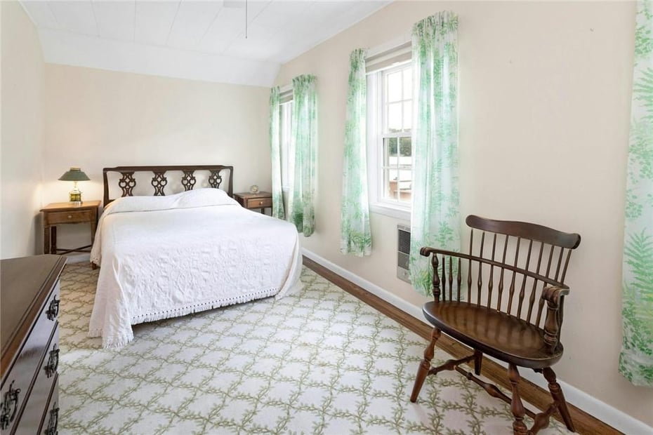16 Gilbert Street Photo 25