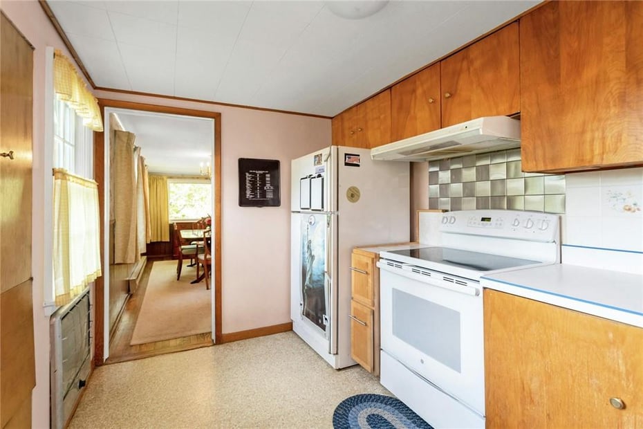 16 Gilbert Street Photo 24