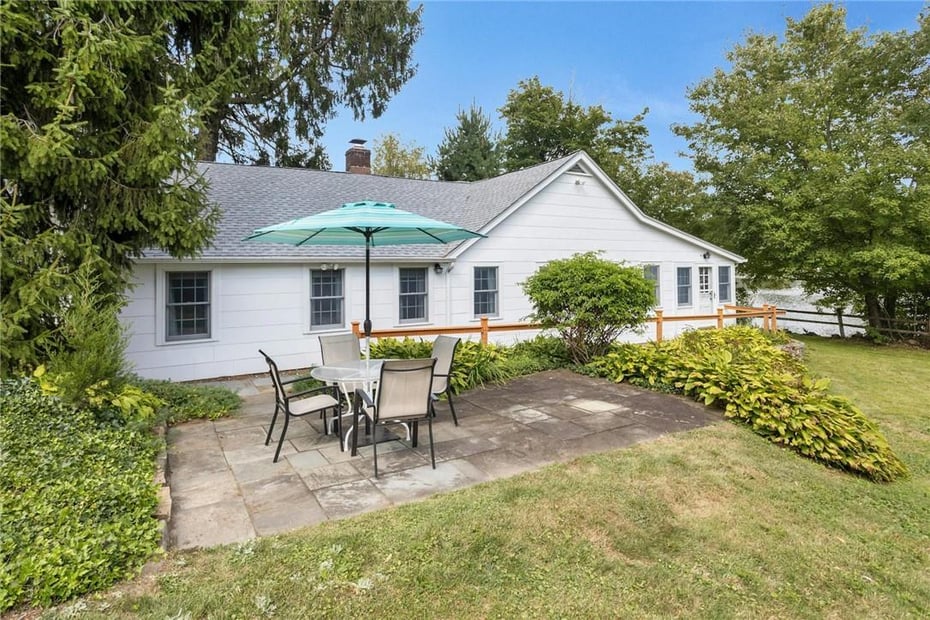 16 Gilbert Street Photo 3