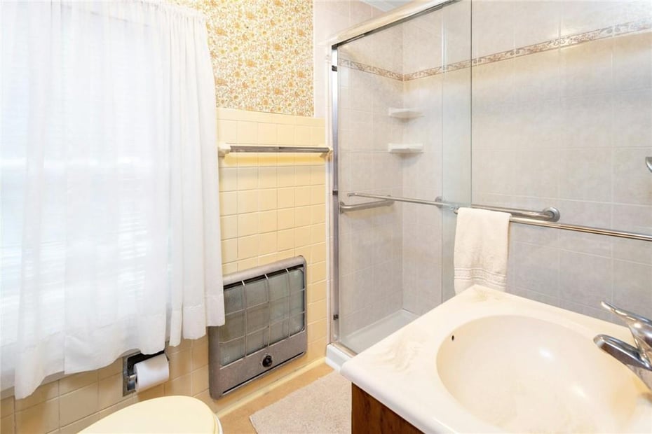 16 Gilbert Street Photo 22