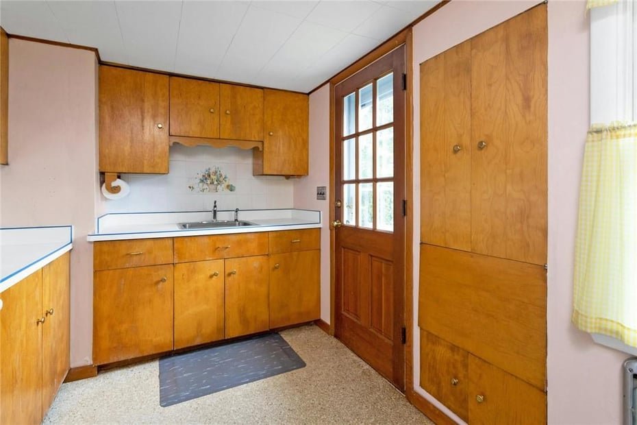 16 Gilbert Street Photo 23