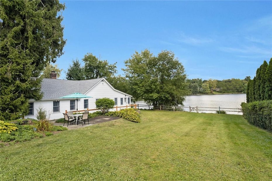 16 Gilbert Street Photo 2