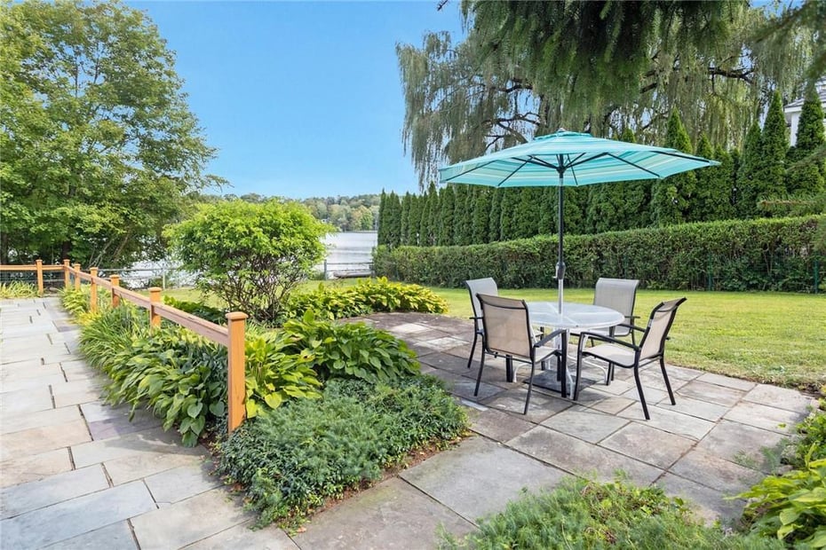 16 Gilbert Street Photo 6