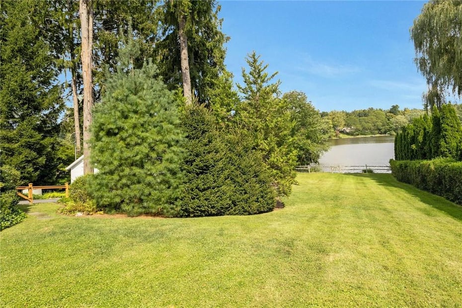 16 Gilbert Street Photo 5