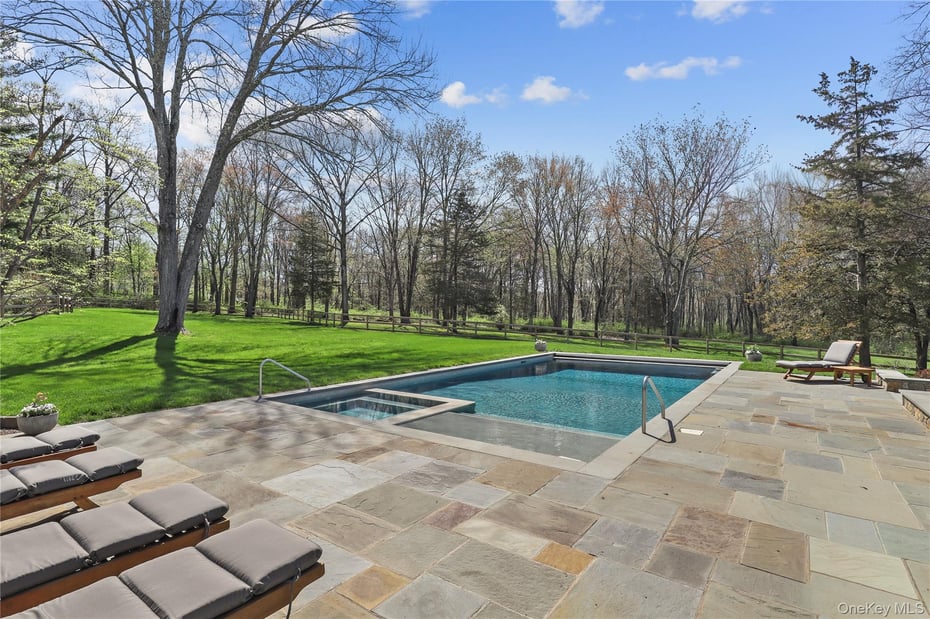 12 E Ridge Road Photo 4