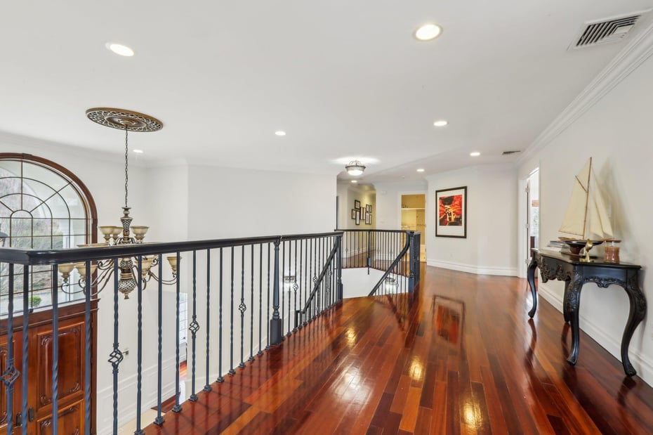 2 Tompkins Court Photo 19