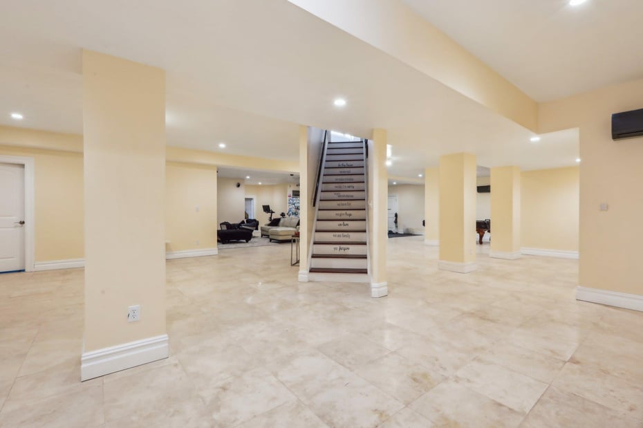 2 Tompkins Court Photo 33