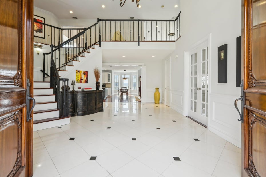 2 Tompkins Court Photo 2