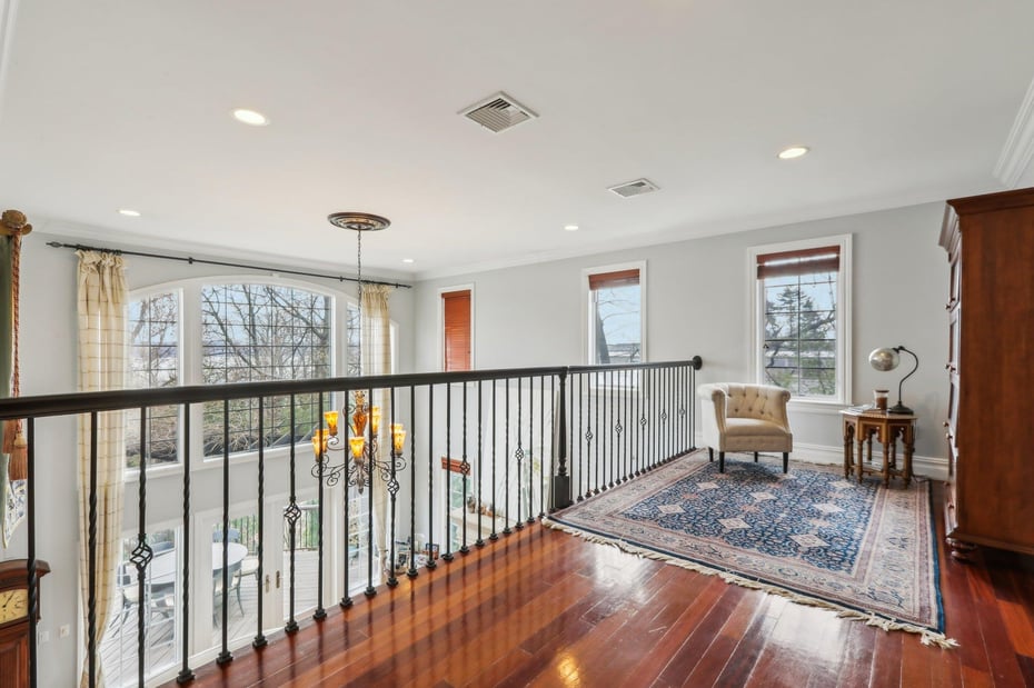 2 Tompkins Court Photo 18