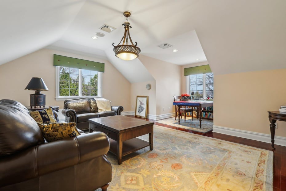 2 Tompkins Court Photo 32