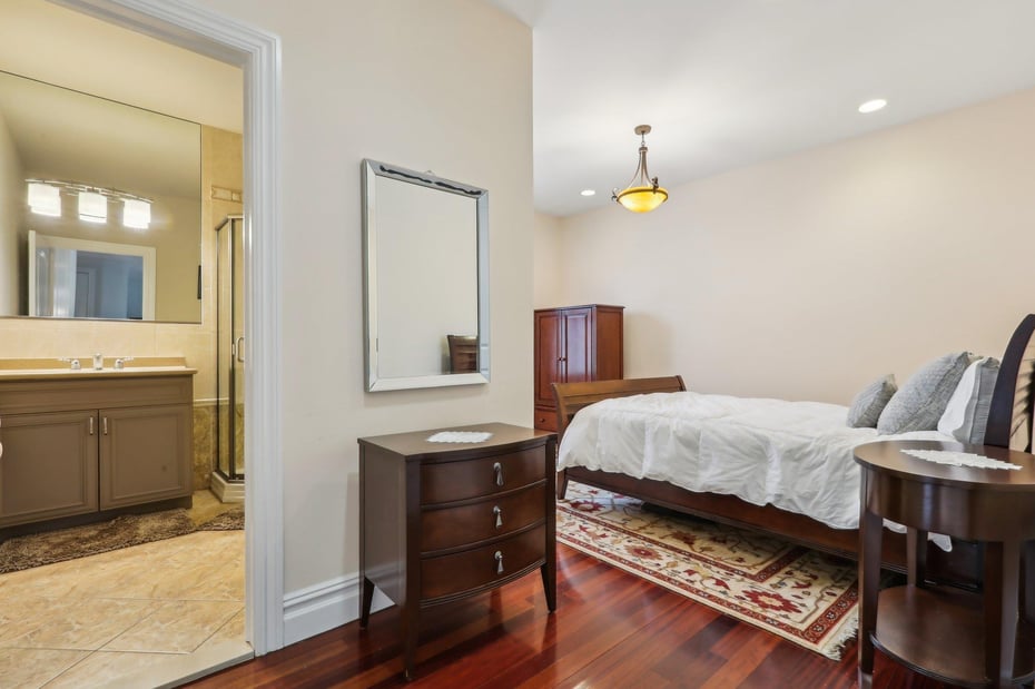 2 Tompkins Court Photo 16