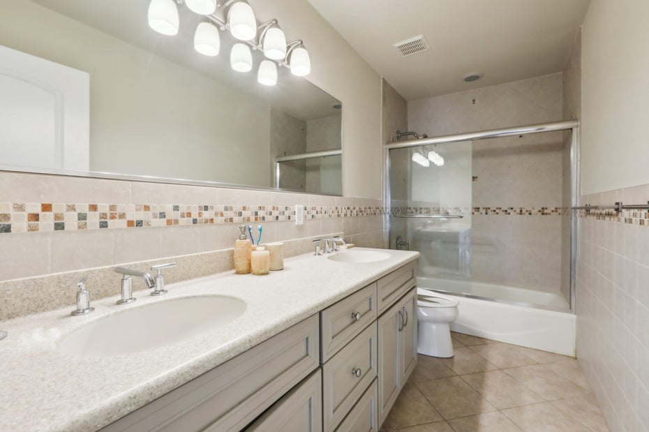 2 Tompkins Court Photo 31