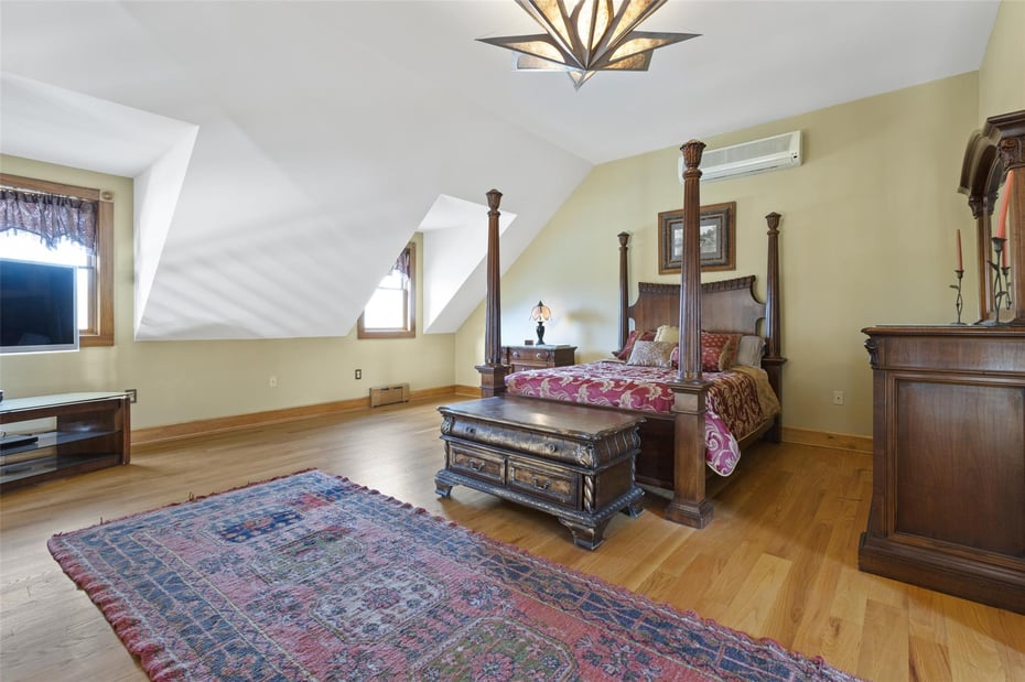 924 Lapla Road Photo 13