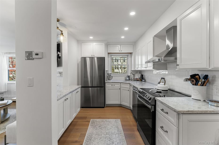 36 Greenridge Avenue  #302 Photo 3