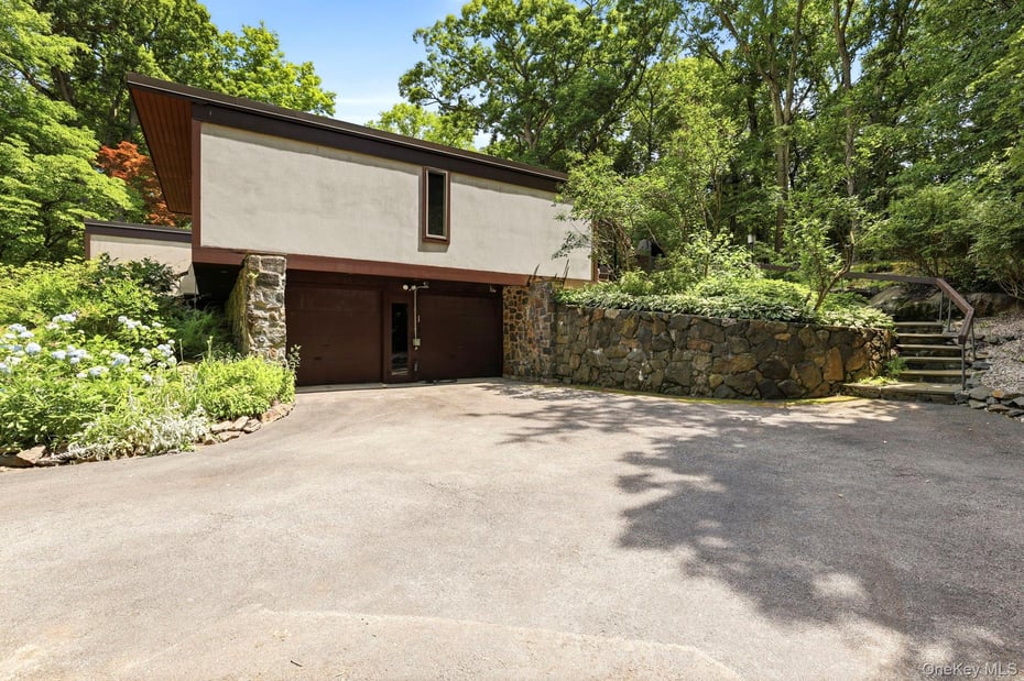 670 Long Hill Road W Photo 40