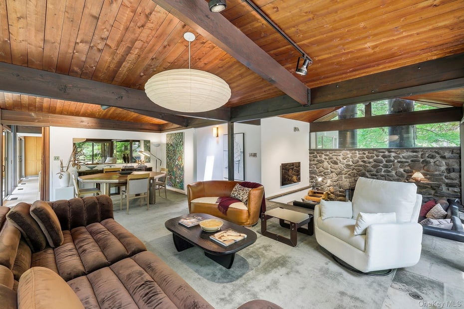 670 Long Hill Road W Photo 11