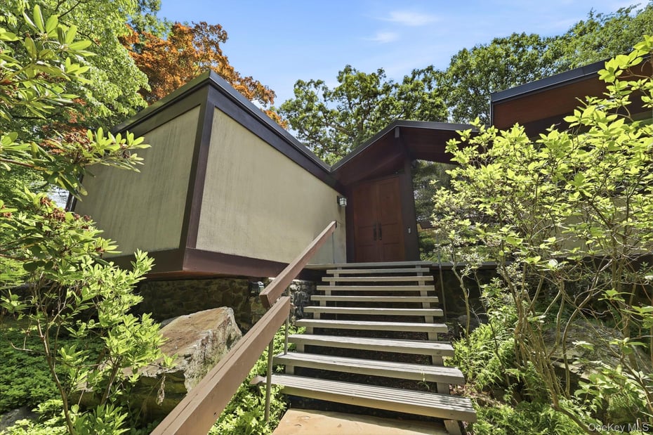 670 Long Hill Road W Photo 3