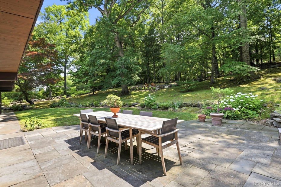 670 Long Hill Road W Photo 36
