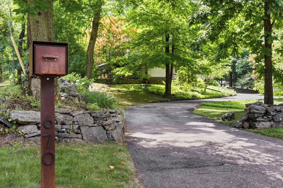 670 Long Hill Road W Photo 42
