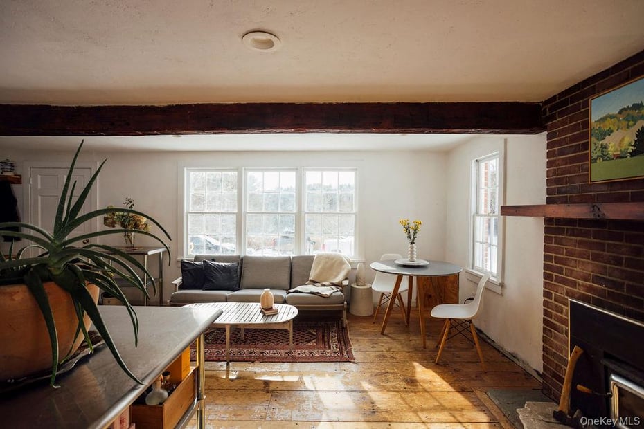 79 Cemetery Road Photo 7