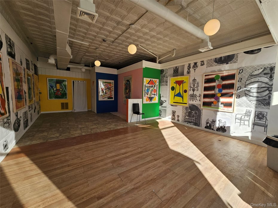 94 Main Street Photo 24