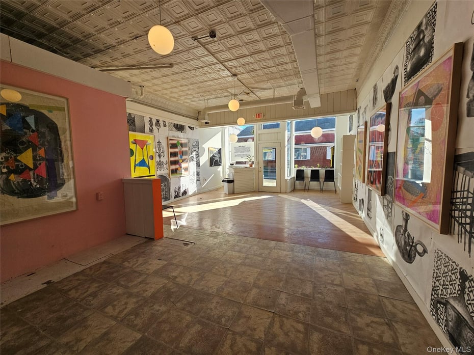 94 Main Street Photo 25