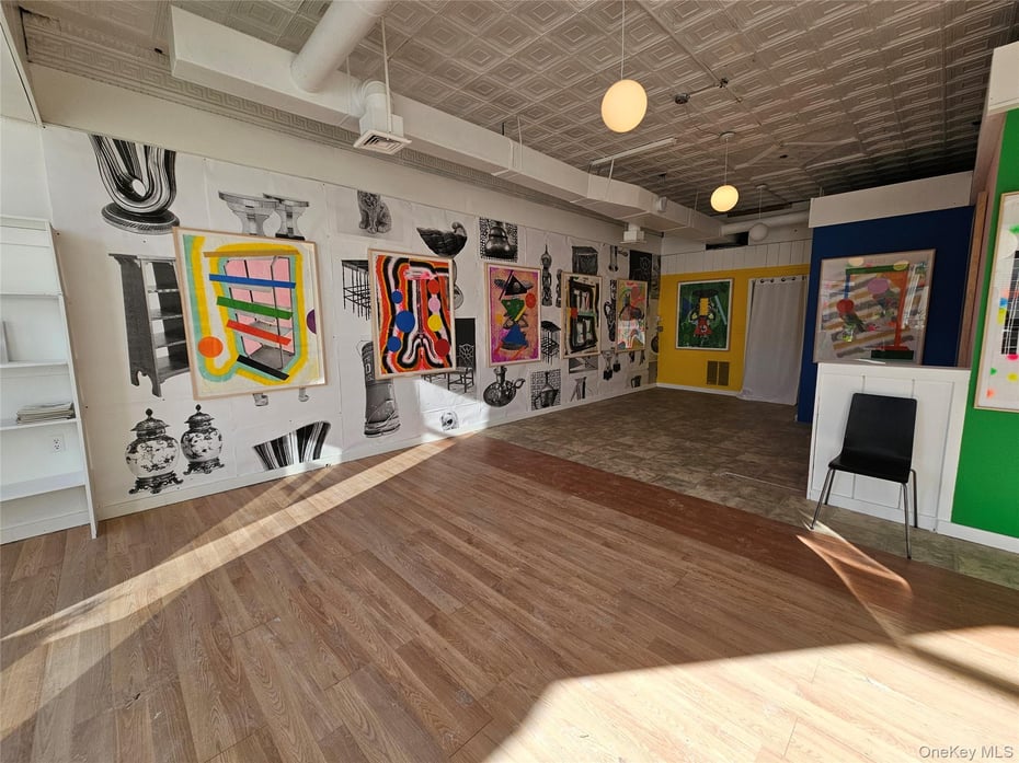 94 Main Street Photo 23