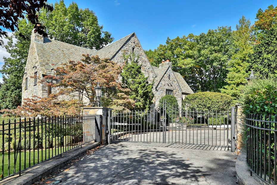 15 Hillcrest Drive Photo 1
