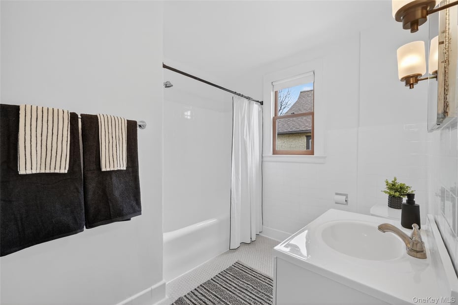 80 Hawley Avenue Photo 9