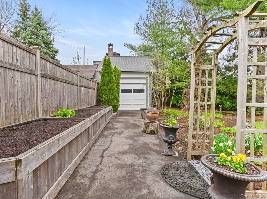 36 Howard Avenue Photo 32