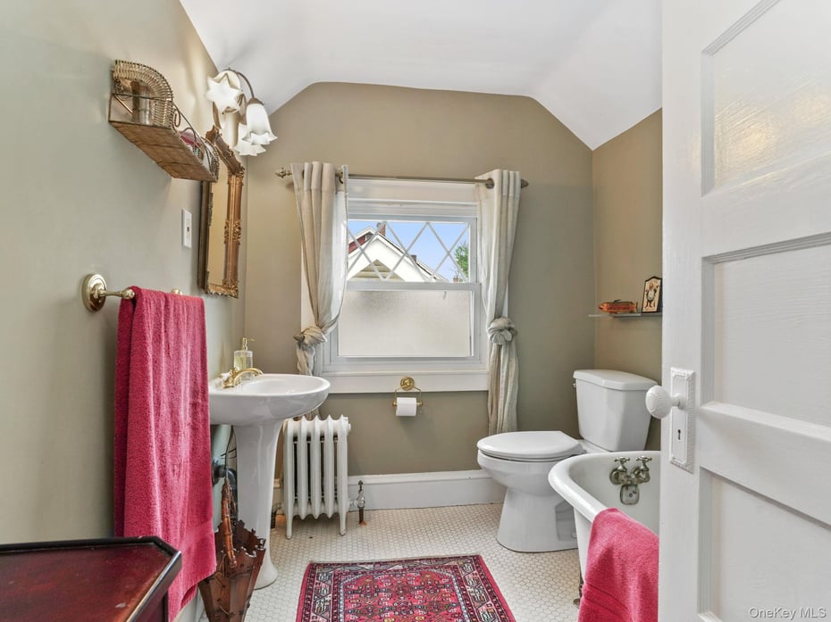 36 Howard Avenue Photo 24