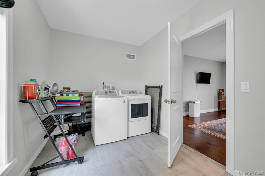 55 Hawley Avenue Photo 33