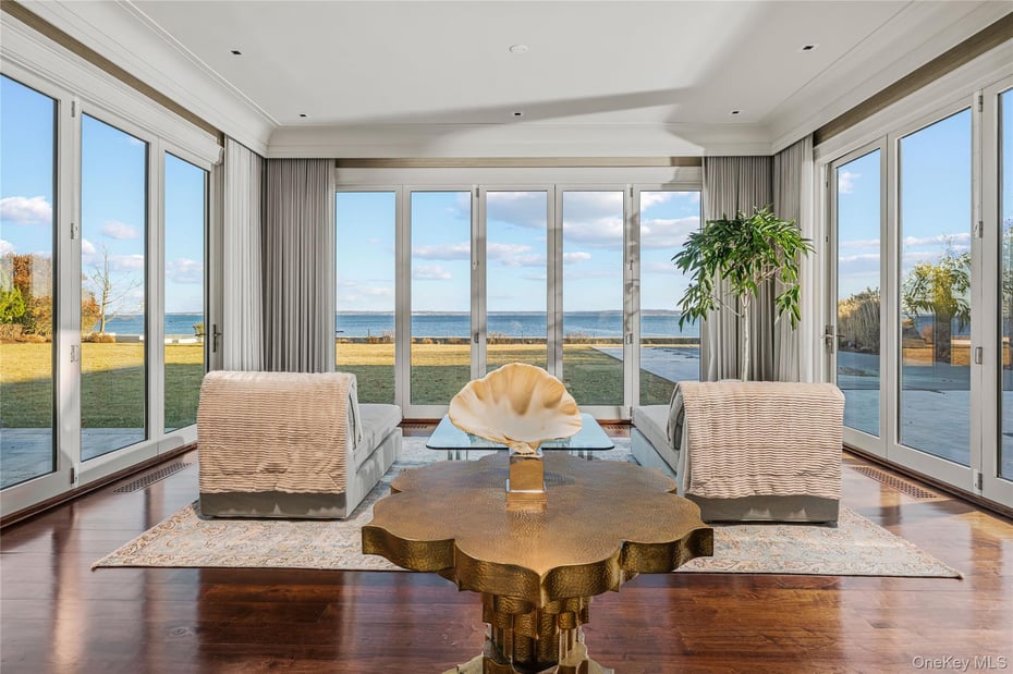 106 Premium Point Photo 6