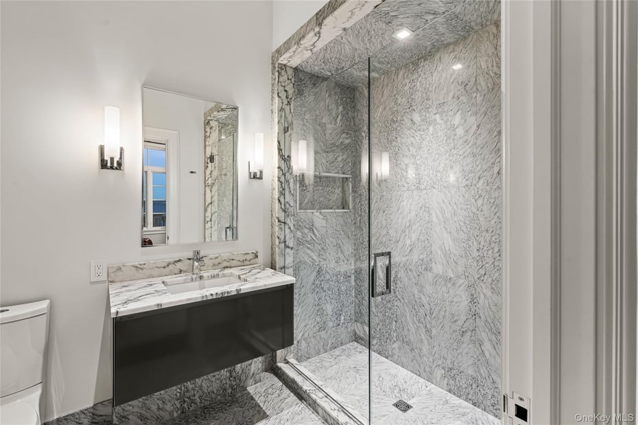 106 Premium Point Photo 28